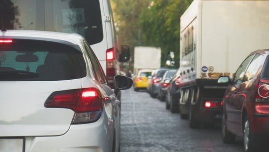 auto-stau-cb-m-priduction-250813 Für Autos gilt künftig die neue Abgasnorm Euro 7.