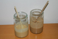 hermann-kannst-du-mit-weizenmehl-405-oder-wie-hier-melanie-von-daake-utopia-180207_download Hermann-Teig für Kuchen und Weiteres kannst du mit Weizenmehl 405 ansetzen – aber auchoder mit Dinkelmehl 630 (links) oder Weizenvollkorn (rechts).