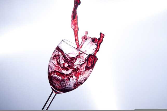 rotwein-ist-schnell-verschuettet-salz-kann-dir-he-cc0-pixabay-minka2507-250404_download Rotwein ist schnell verschüttet – Salz kann dir helfen, die Flecken zu behandeln