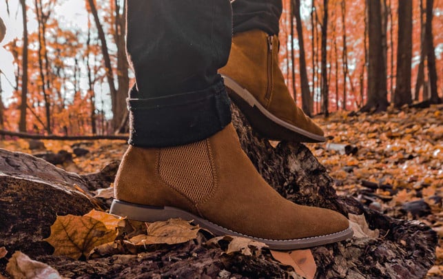 Capsule Wardrobe: 10 Essentials für den minimalistischen Kleiderschrank Stiefletten stiefel