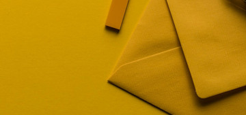 Gelber Briefumschlag in der Post: Das musst du sofort tun - Utopia.de