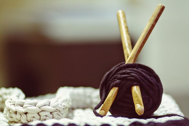 New Hobbys-to-Tum-Example-knit-Koenne-Koenne-Cc0-Pixabay-XXXOLAX-231024_Download New hobbies, such as knitting, can help against the autumn blues.