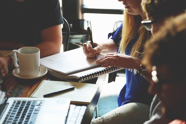 gewohnheiten-zu-aendern-faellt-dir-leichter-wenn-du-cc0-pixabay-startupstockphotos-200511_download Gewohnheiten zu ändern fällt dir leichter, wenn du deinen Fortschritt mit Vertrauenspersonen teilst.