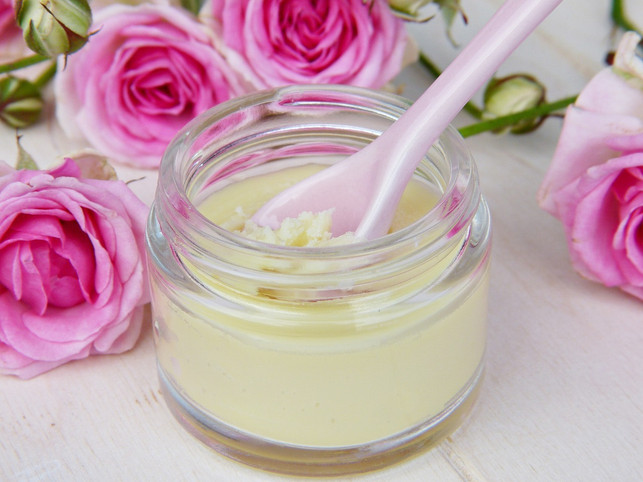 sensitive-kosmetik-enthaelt-wenig-oder-keine-allerg-cc0-pixabay-silviarita-230812_download Sensitive Kosmetik enthält wenig oder keine allergenen Inhaltsstoffe.