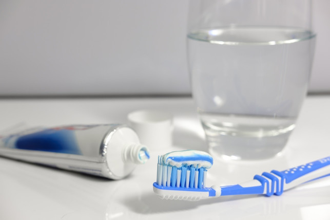 zweimal-taeglich-fuer-drei-minuten-zaehneputzen-schuet-cc0-public-domain-pixabay-bru-no-180818_download Zweimal täglich für drei Minuten Zähneputzen schützt vor vielen Mundkrankheiten.