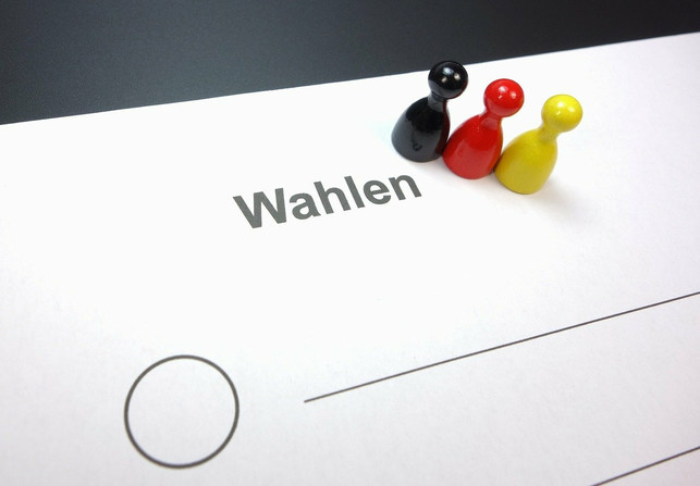 wahlhelferinnen-ermoeglichen-einen-reibungslosen-a-cc0-pixabay-blickpixel-210319_download Wahlhelfer:innen ermöglichen einen reibungslosen Ablauf am Wahltag.