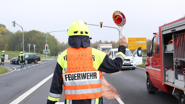 feuerwehr-verkehrsunfall-pb-bayern-reporter_com-250729 Verkehrsunfall mit Feuerwehreinsatz