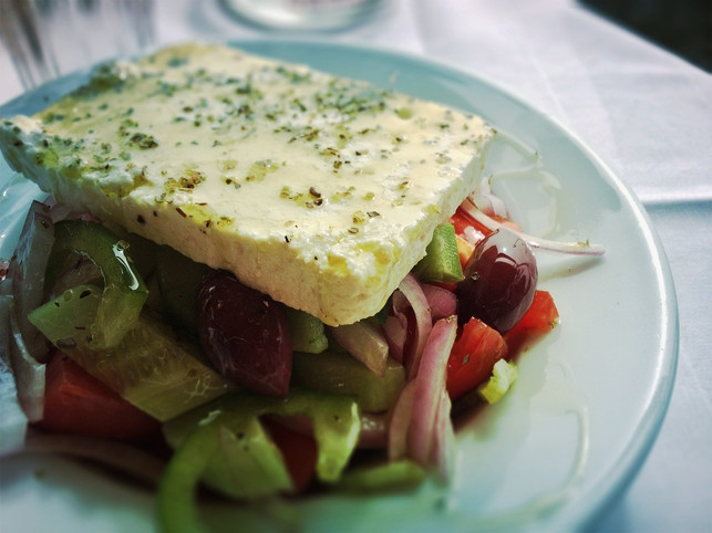 gegrillter-feta-mit-frischem-gemuese-cc0-pixabay-diobrln-190326_download Gegrillter Feta mit frischem Gemüse.