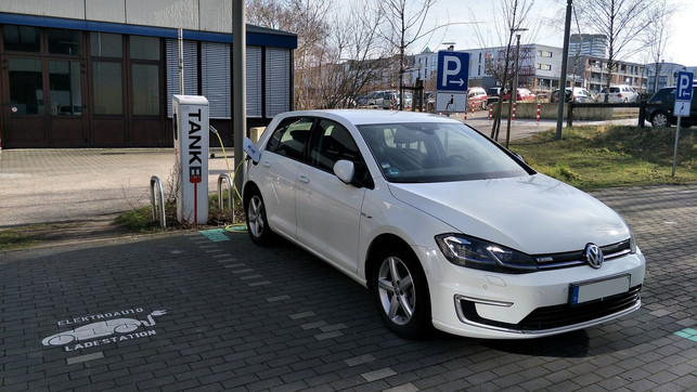 e-autos-koennen-als-stromspeicher-teil-des-smart-gr-sven-christian-schulz-utopia-200215_download E-Autos können als Stromspeicher Teil des Smart Grids sein.