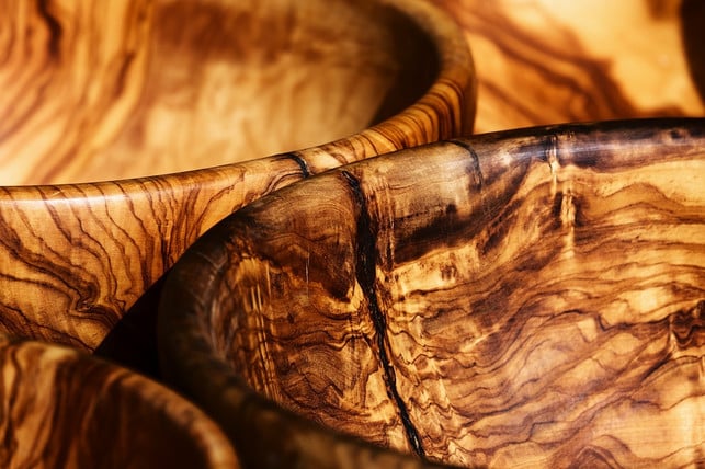 leinoel-hebt-die-natuerliche-maserung-von-holz-hervo-cc0-pixabay-couleur-190824_download Leinöl hebt die natürliche Maserung von Holz hervor.