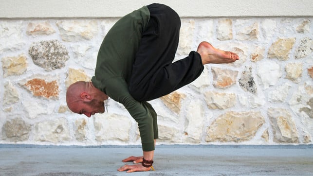 wenn-du-die-kraehe-richtig-angehst-ist-die-pose-ga-pascal-thiele-utopia-181203_download Wenn du die Krähe richtig angehst, ist die Pose gar nicht so schwer, wie sie aussieht.