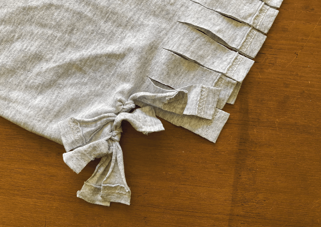 stecknadeln-koennen-helfen-beim-knoten-der-fransen-utopiafreya-petersen-250519_download Stecknadeln können helfen, beim Knoten der Fransen den Überblick zu behalten.