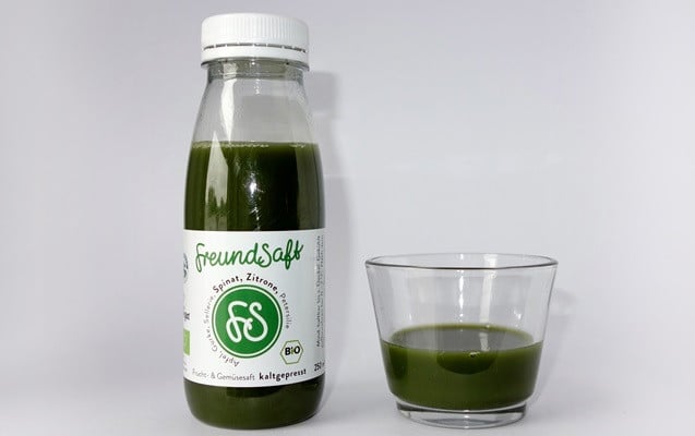 Freundsaft: Apfel, Gurke, Seller, Spinat, Zitrone, Petersilie Freundsaft: Apfel, Gurke, Seller, Spinat, Zitrone, Petersilie