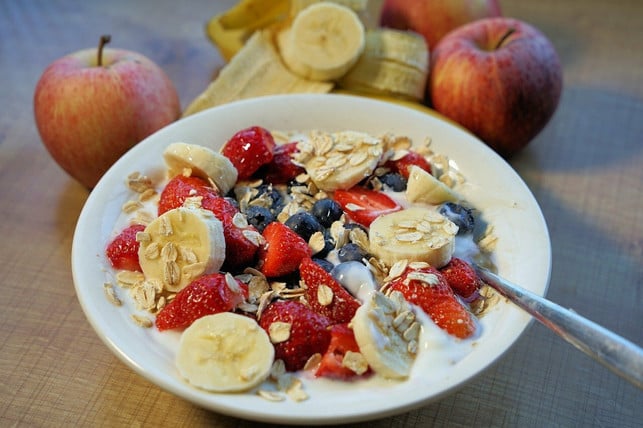 Homemade yogurt tastes better, does not contain industrial sugar and is healthier.
