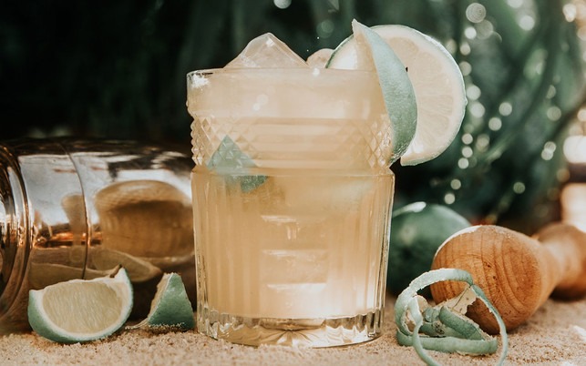 02_Cocktail_c_vitor_pinto_unsplash_1280x800px Fairer Cocktail faire Produkte Auszeit in der Stadt Urlaub zuhause