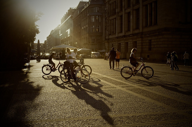 fahrradfahren-beruhigt-den-stadtverkehr-und-sorgt-cc0-pixabay-picography-210826_download Fahrradfahren beruhigt den Stadtverkehr und sorgt so für frischere Luft.