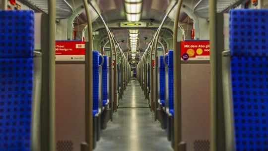 Sitzplätze in einer S-Bahn Sitzplätze in einer S-Bahn