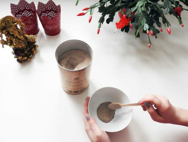 verwende-einen-nicht-metallischen-loeffel-zum-anrueh-sophie-singer-utopia-190216_download Verwende einen nicht metallischen Löffel zum Anrühren der Lavaerde.