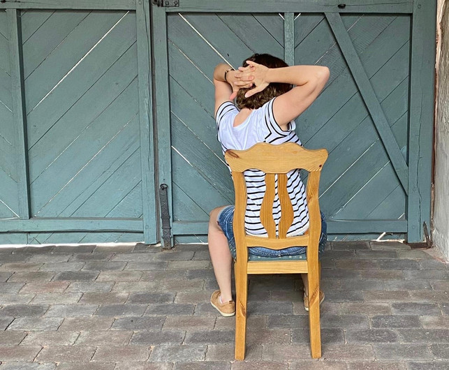 diese-uebung-kannst-du-auch-am-schreibtisch-machen-utopia-lisa-marie-mueller-200805_download Diese Übung kannst du auch am Schreibtisch machen.