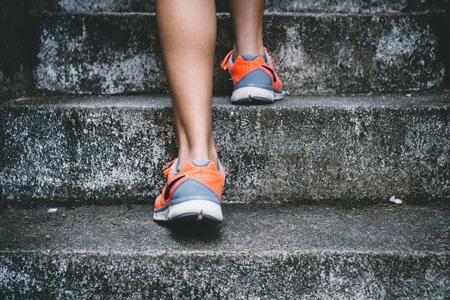 trainiere-deine-ausdauer-indem-du-von-nun-an-jede-cc0-pixabay-stocksnap-210623_download Steige Treppen und verzichte auf Rolltreppe und Fahrstuhl, um deine Ausdauer zu verbessern.