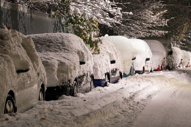 wenn-du-scheiben-enteisen-moechtest-kannst-du-auf-cc0-pixabay-qimono-211207_download Wenn du Scheiben enteisen möchtest, kannst du auf Eiskratzer und ein selbstgemachtes Spray zurückgreifen.