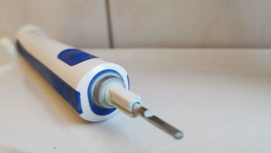 elektrische-zahnbuerste-reinigen-sven-christian-schulz-utopia-201230 elektrische zahnbürste reinigen