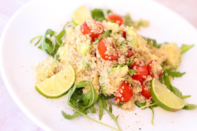 mit-saucen-und-dressings-schmeckt-quinoa-gleich-vi-cc0-pixabay-einladung_zum_essen-250106_download Mit Saucen und Dressings schmeckt Quinoa gleich viel besser.