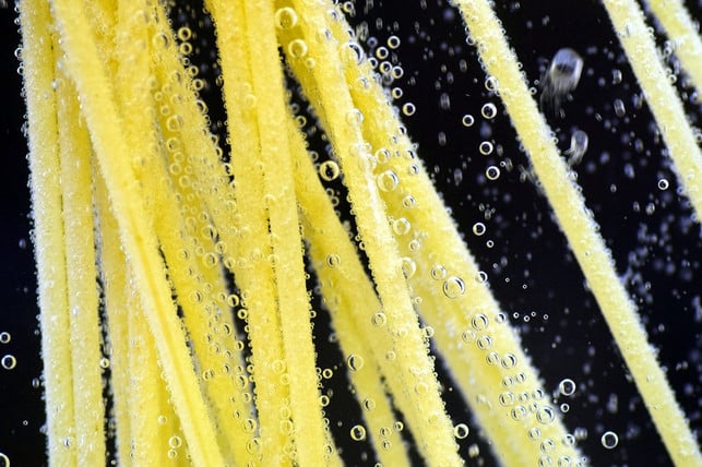 koche-die-spaghetti-mit-viel-wasser-damit-sie-dar-cc0-pixabay-ulleo-200109_download Koche die Spaghetti mit viel Wasser, damit sie darin schwimmen können.