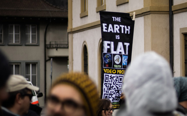 radikale-ideologien-verschwoerungstheorien-us-cc0-kajetan-sumila-220308-1280x800 "Die Erde ist flach" – Wann werden Verschwörungstheorien gefährlich?