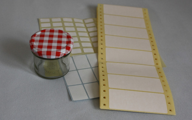 verwende-fest-klebende-etiketten-zum-beschriften-d-daniela-staberutopia-190920_download Verwende fest klebende Etiketten zum Beschriften der Gläser.