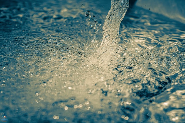 die-haare-nur-mit-wasser-zu-waschen-ist-puristisch-cc0--pixabay--jeremy10170-250516_download Die Haare nur mit Wasser zu waschen ist puristische Haarpflege