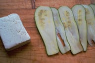 zucchini-und-halloumi-kaese-zum-grillen-sarah-gairing-utopia-180730_download Zucchini und Halloumi-Käse zum Grillen: Eine leckere Kombination.