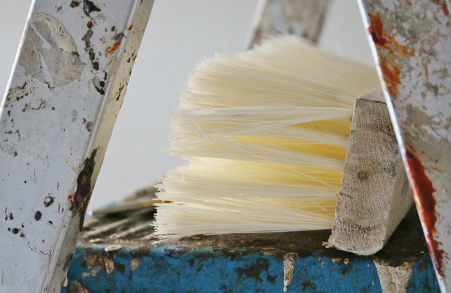 leiter-und-malerquast-helfen-dir-beim-tapezieren-cc0-pixabay-counselling-180613_download Leiter und Malerquast helfen dir beim tapezieren.