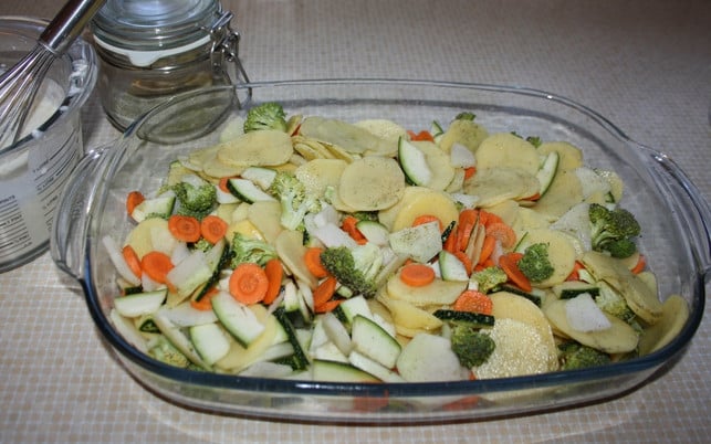 kartoffelauflauf-vegetarisch-mit-buntem-gemuese-der-maria-hohenthalutopia-191108_download Vegetarischer Kartoffelauflauf mit buntem Gemüse der Saison.