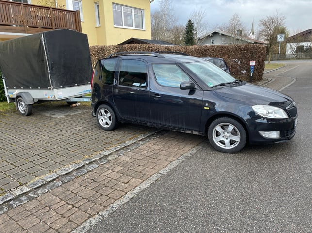 amag-autoanhaenger-tilo-teply-250217 Die Ameranger Autogemeinschaft hat derzeit 3 Carsharing-Fahrzeuge und einen Autoanhänger.