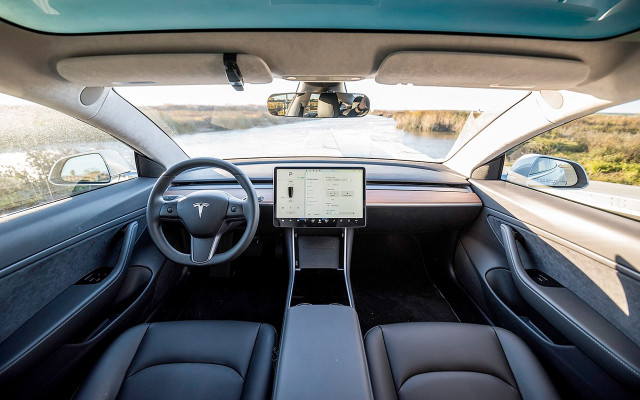 Tesla-3-8-z-20190221-1280x800.jpg Tesla Model 3