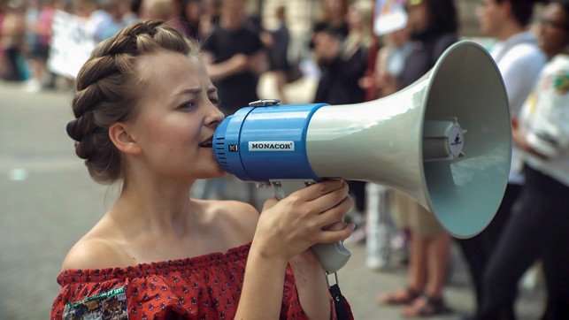 eine-der-protagonistinnen-des-films-clara-mayer-w-film-distribution-211013_download Eine der Protagonist:innen des Films: Clara Mayer.
