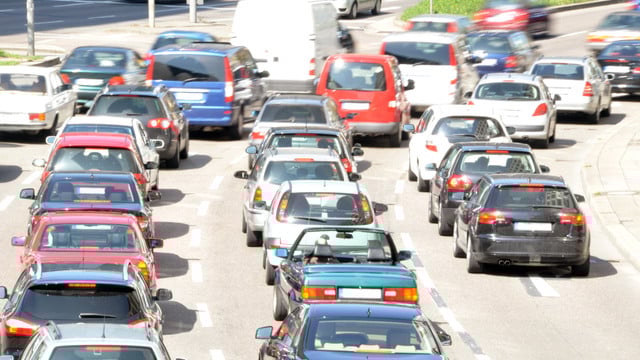 Autos brauchen im Stadtverkehr sehr viel Platz Autos brauchen im Stadtverkehr sehr viel Platz