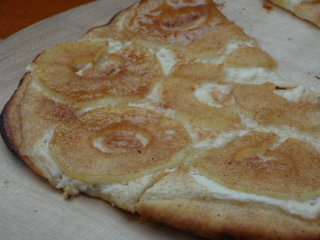 flammkuchen-kannst-du-auch-suess-geniessen-zum-beisp-cc0-pixabay-efraimstochter-180509_download Flammkuchen kannst du auch süß genießen, zum Beispiel mit Apfel und Zimt.