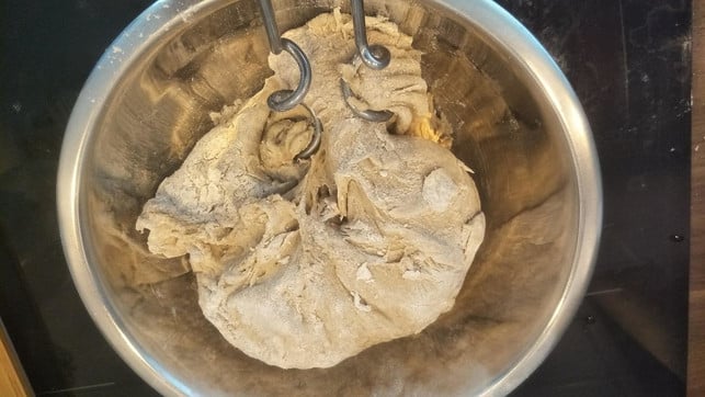 bauernbrot-selber-backen-rezept-mit-sauerteig-sven-christian-schulz-utopia-180714_download Bauernbrot selber zu backen ist nicht schwer.