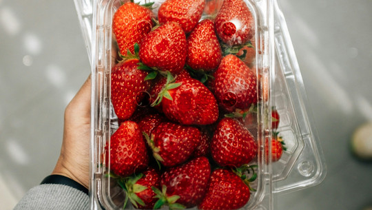 Sollte man Erdbeeren aus Spanien kaufen? Sollte man Erdbeeren aus Spanien kaufen?