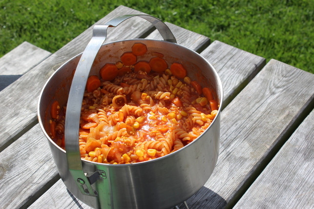 one-pot-pasta-siedke-utopia-180313_download One-Pot-Pasta eignet sich zum Campen.