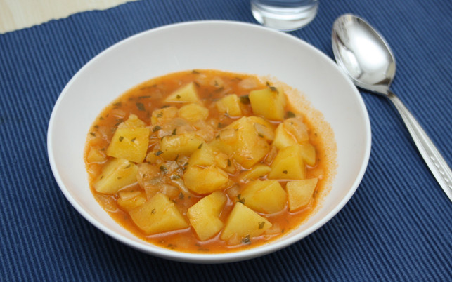 kartoffelgulasch-vegan-zuzubereiten-dauert-nur-wen-maria-hohenthalutopia-200420_download Kartoffelgulasch vegan zuzubereiten dauert nur wenige Minuten.