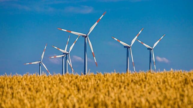 neue-rekord-bei-windenergie-im-strommix-cc0-pixabay-al3xanderd-200808_download Auch EU-weit wird der meiste Strom aus erneuerbaren Energien gezogen.