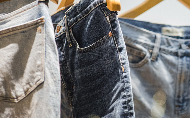 veganer-werden-jeans-us-cc0-Jason-Leung-200625-1280x800 Ein bisschen veganer: Jeans ohne Lederpatch