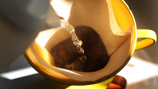 Kaffeepulver sparen: Mit diesem simplen Trick machst du deinen Kaffee noch stärker Kaffeepulver sparen: Mit diesem simplen Trick machst du deinen Kaffee noch stärker