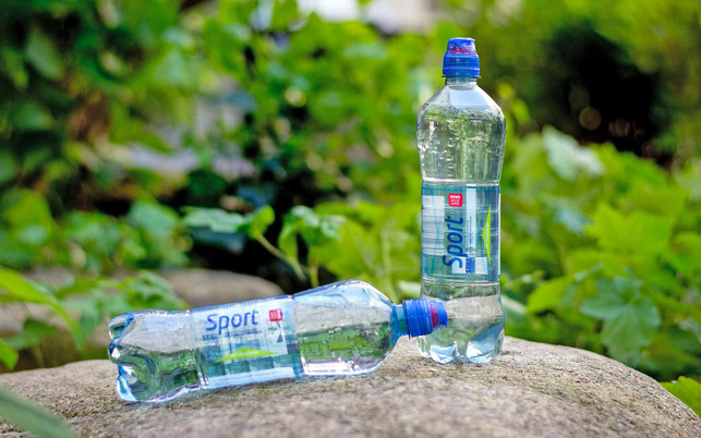 29576823_1280x800px Wasserflasche 100% Rezyklat REWE PENNY