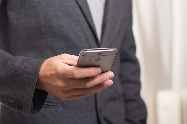 verschiedene-produktbestandteile-wie-zb-gehaeuse-cc0-pixabay-niekverlaan-200224_download Verschiedene Produktbestandteile wie z.B. Gehäuse von Smartphones können Bisphenol S enthalten.