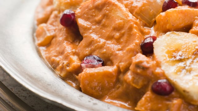 Chicken Kashmiri on a Pewter Plate with Pilau Rice bananencurry