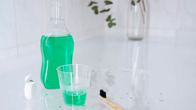 mundspuelung-dpa Zahnpflege: Sollte ich eine Mundspülung benutzen?